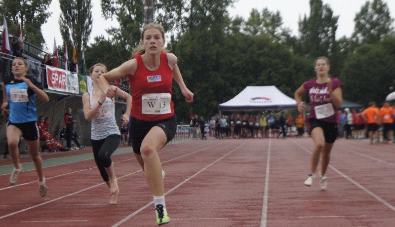 SCHUL OLYMPICS 3-Kampf: Schüler:innen beim Bewerb