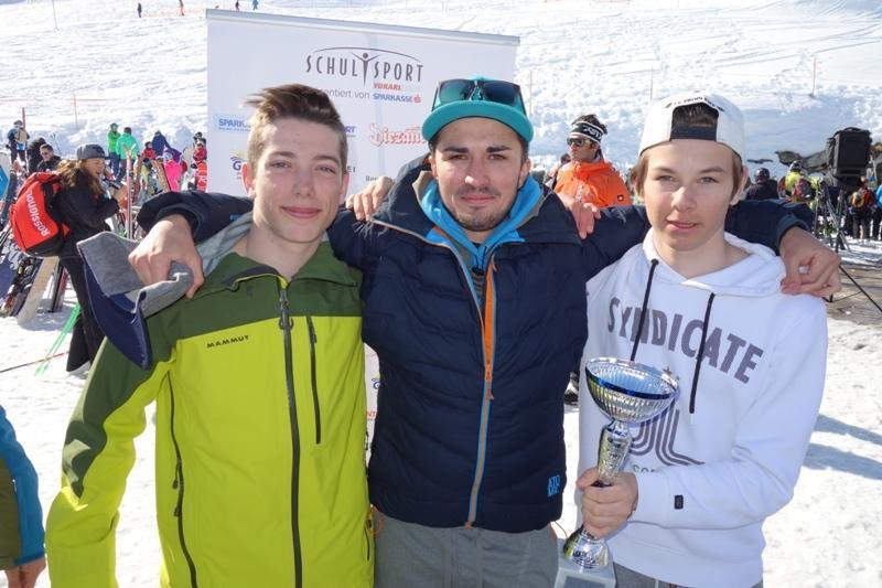 Skicross: Schüler:innen beim Bewerb