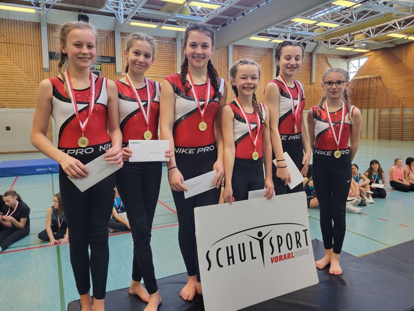 SCHUL OLYMPICS Turn 10 – Normalklassen: Schüler:innen beim Bewerb