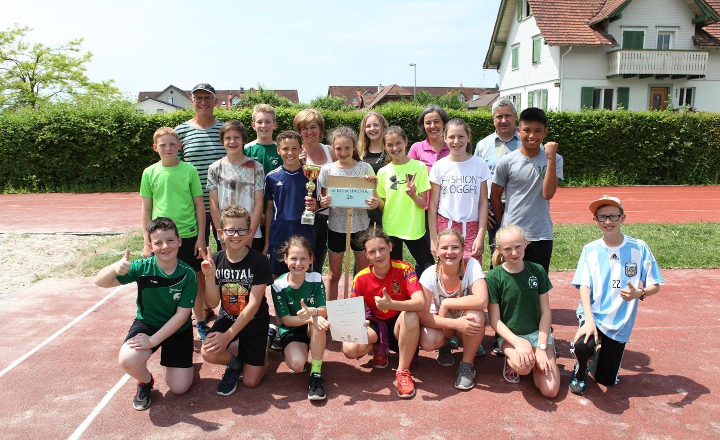 SCHUL OLYMPICS Vielseitigkeit: Schüler:innen beim Bewerb